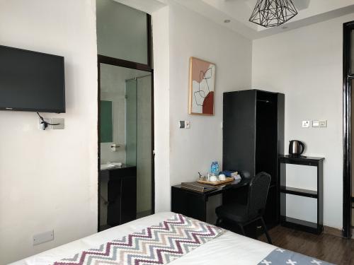 ezri-hotel-standard-room3