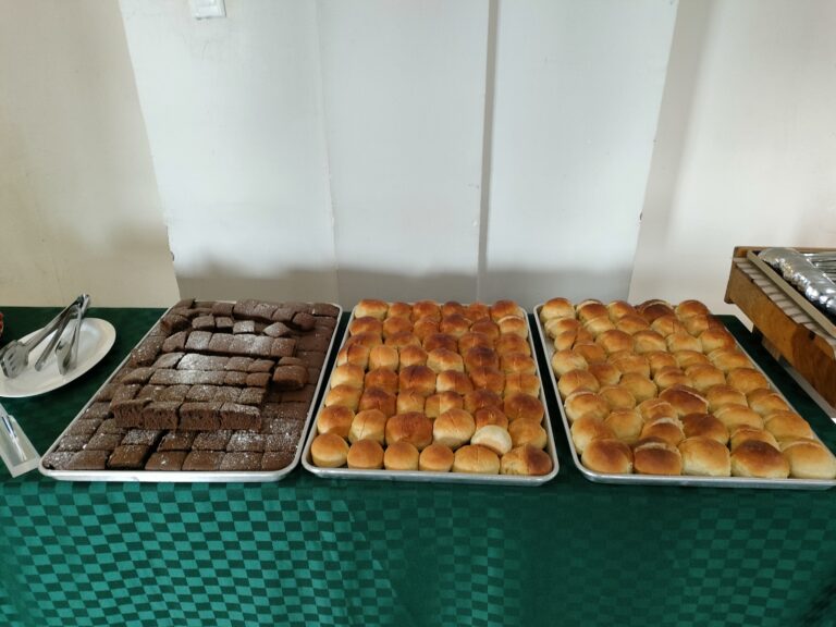 buffet-breakfast-snacks-the-hotel-ezri