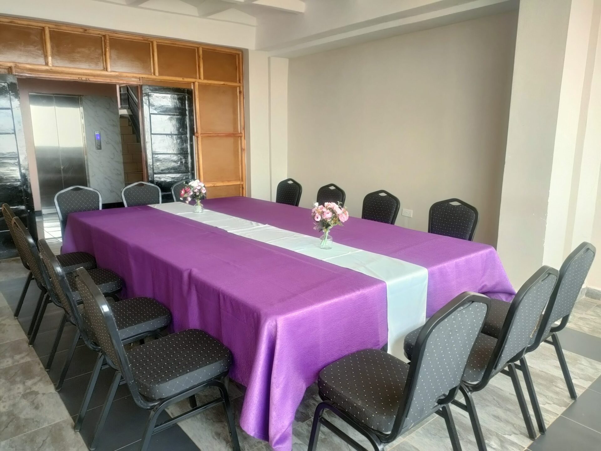 meeting-room-1-ezri-hotel-5